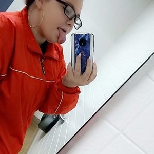 Meet your Posher, Mireya